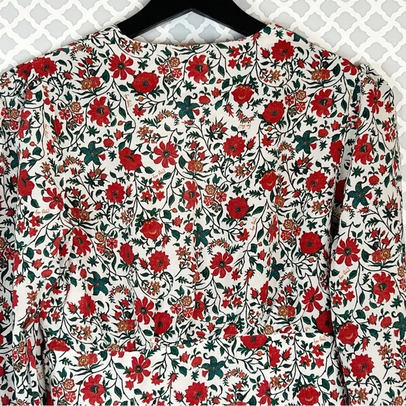 EUC Realisation Par The Bennie Silk Top in White Batik Floral by Realisation Par - Picture 6 of 13